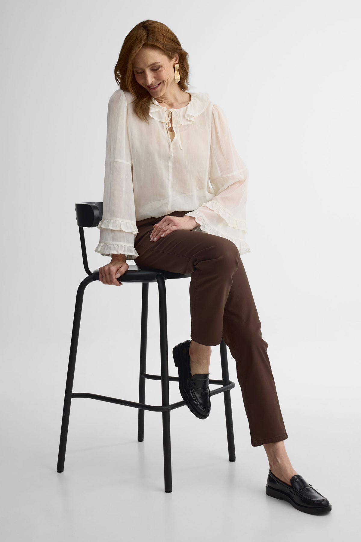 Jeans taille moyenne en denim enduit – Femme && BRUN