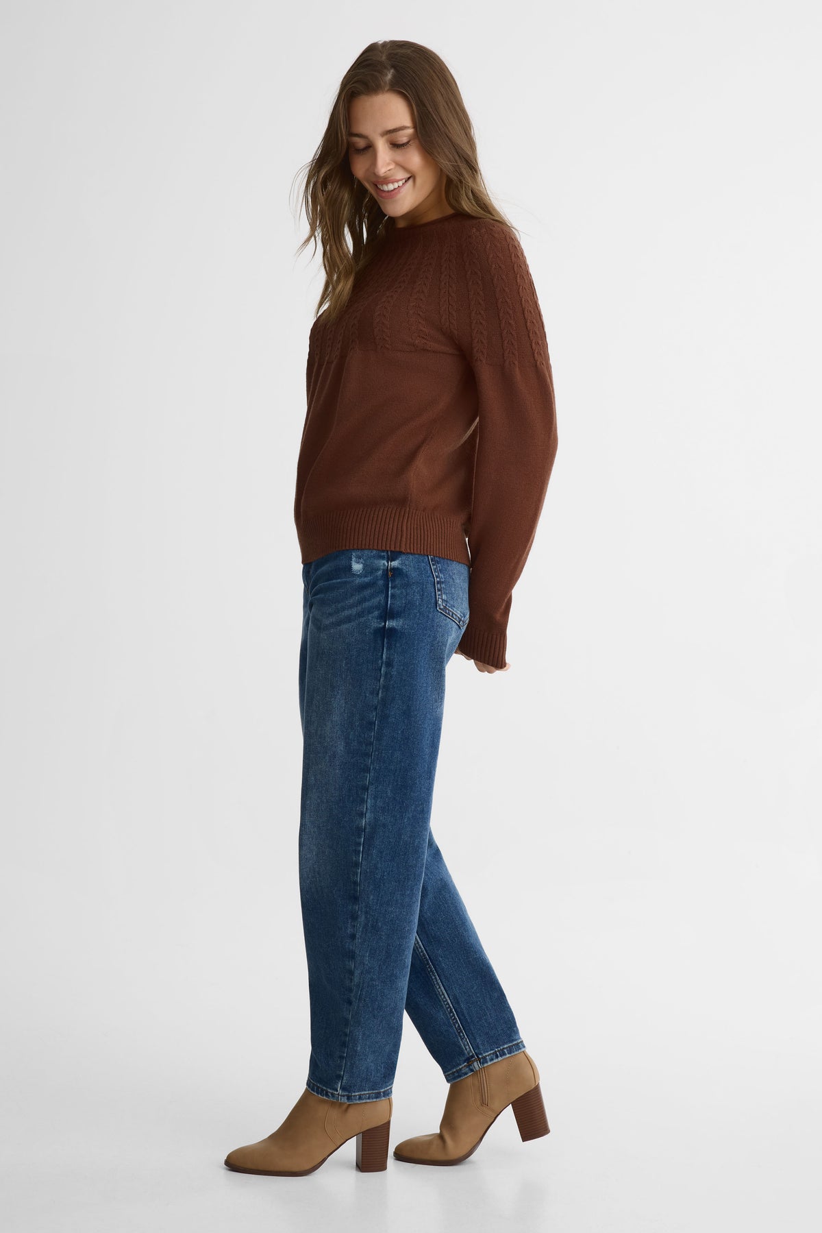 Chandail tricot col rond manches longues – Femme && BRUN