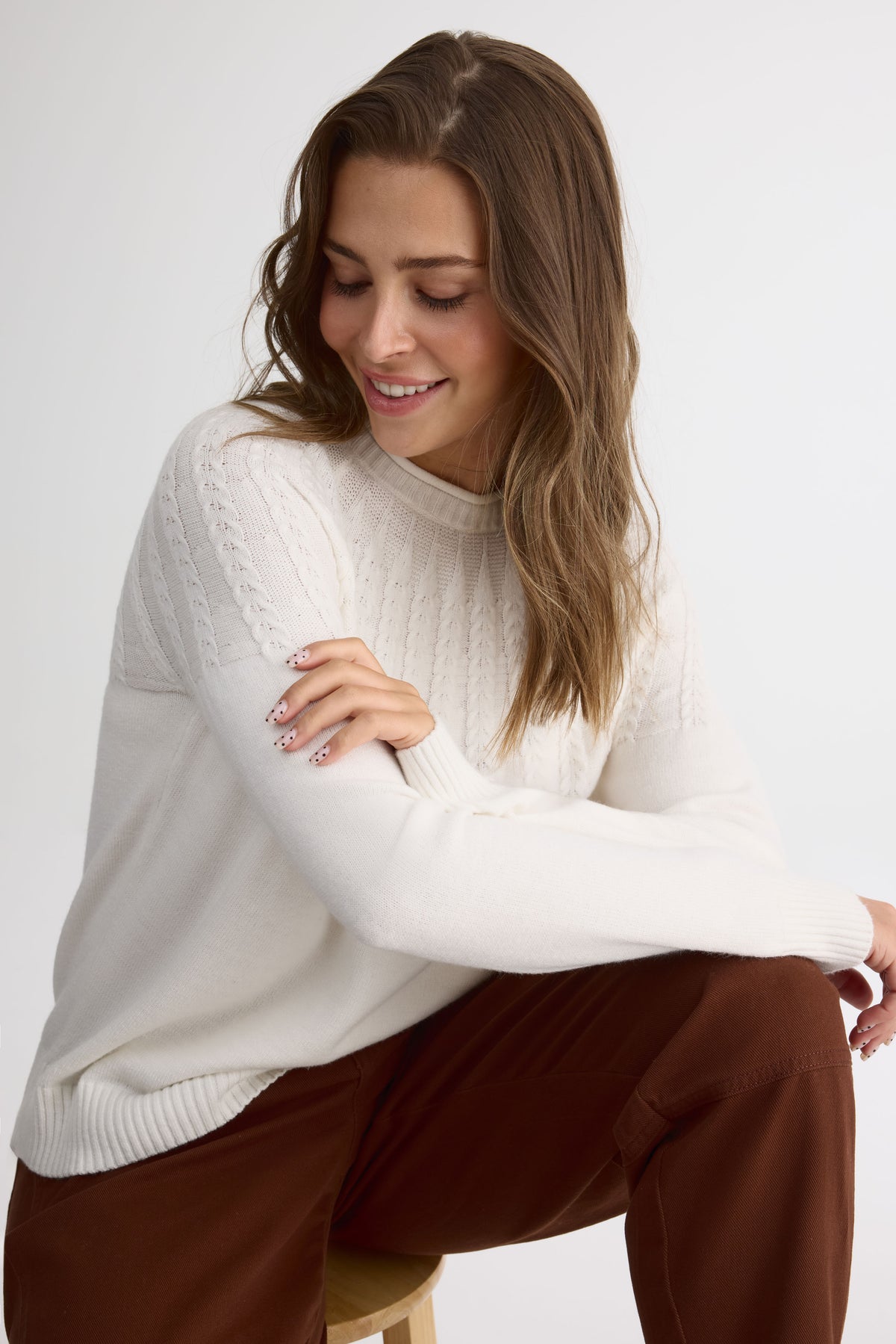 Chandail tricot col rond manches longues – Femme && BLANC CASSÉ
