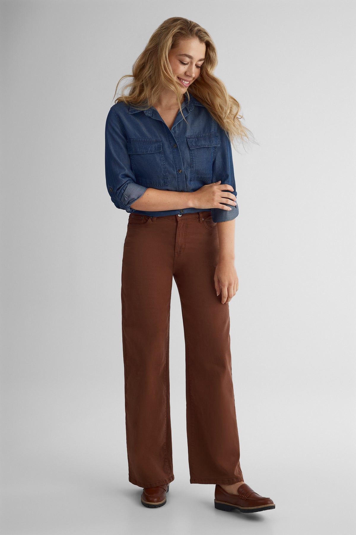 Jeans ajusté confortable - Femme && BRUN